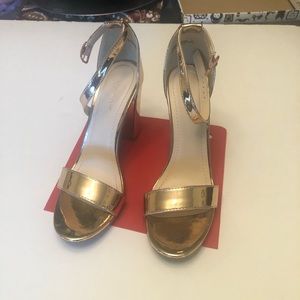 Bamboo womens 3in gold shoes 7.5